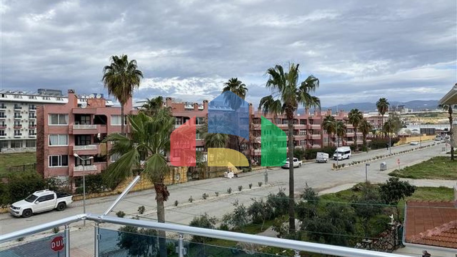 Вілла 6 + 2 з басейном в районі Конакли