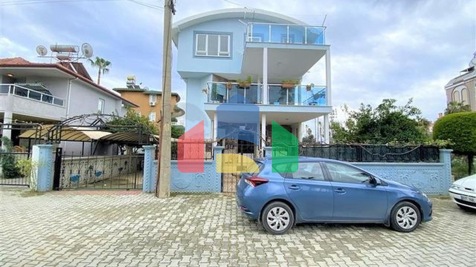 Вілла 6 + 2 з басейном в районі Конакли