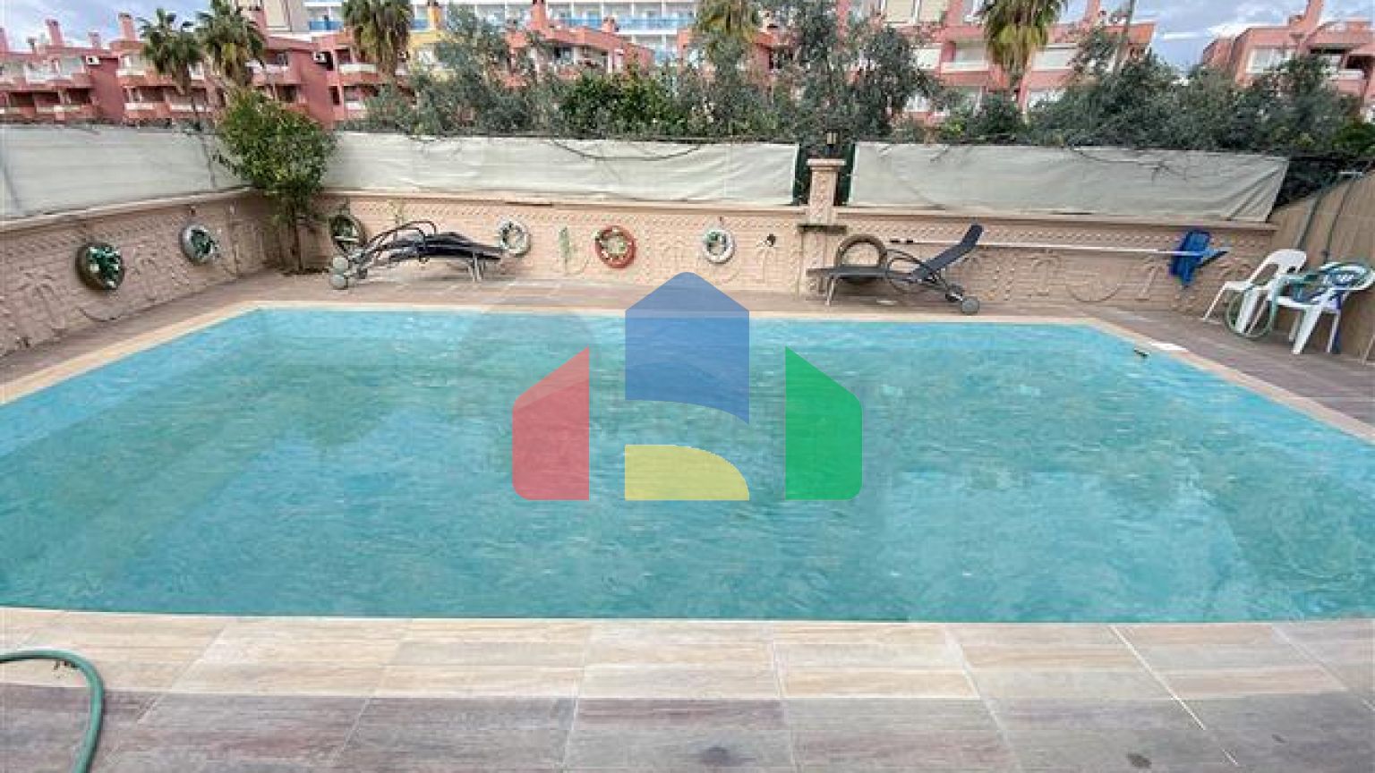 Вілла 6 + 2 з басейном в районі Конакли