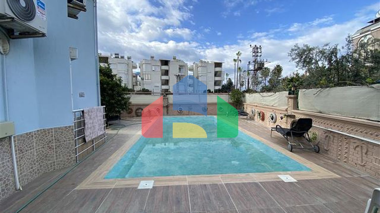 Вілла 6 + 2 з басейном в районі Конакли