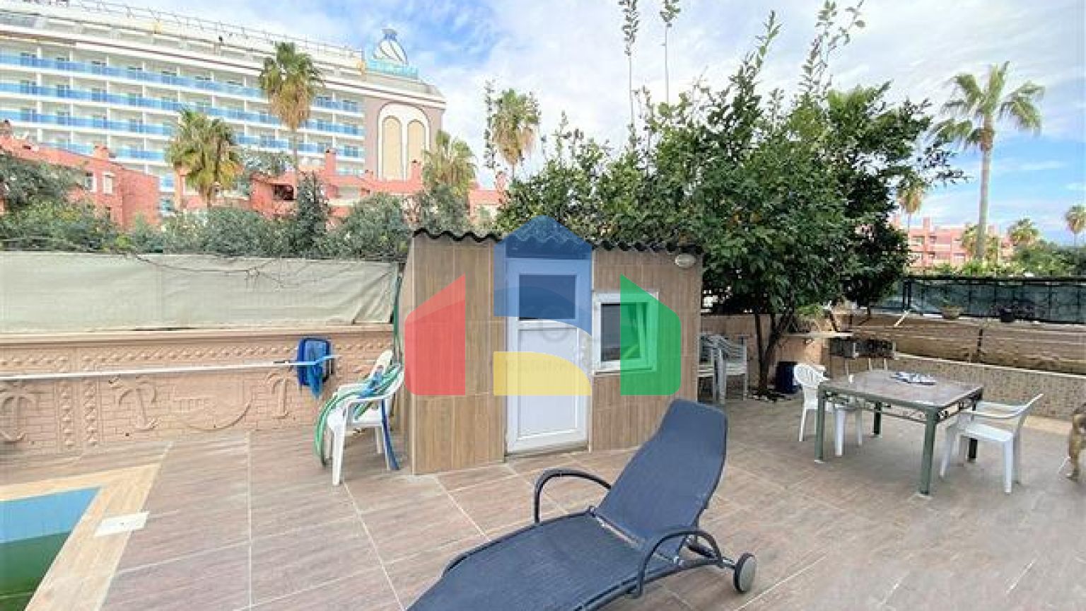 Вілла 6 + 2 з басейном в районі Конакли