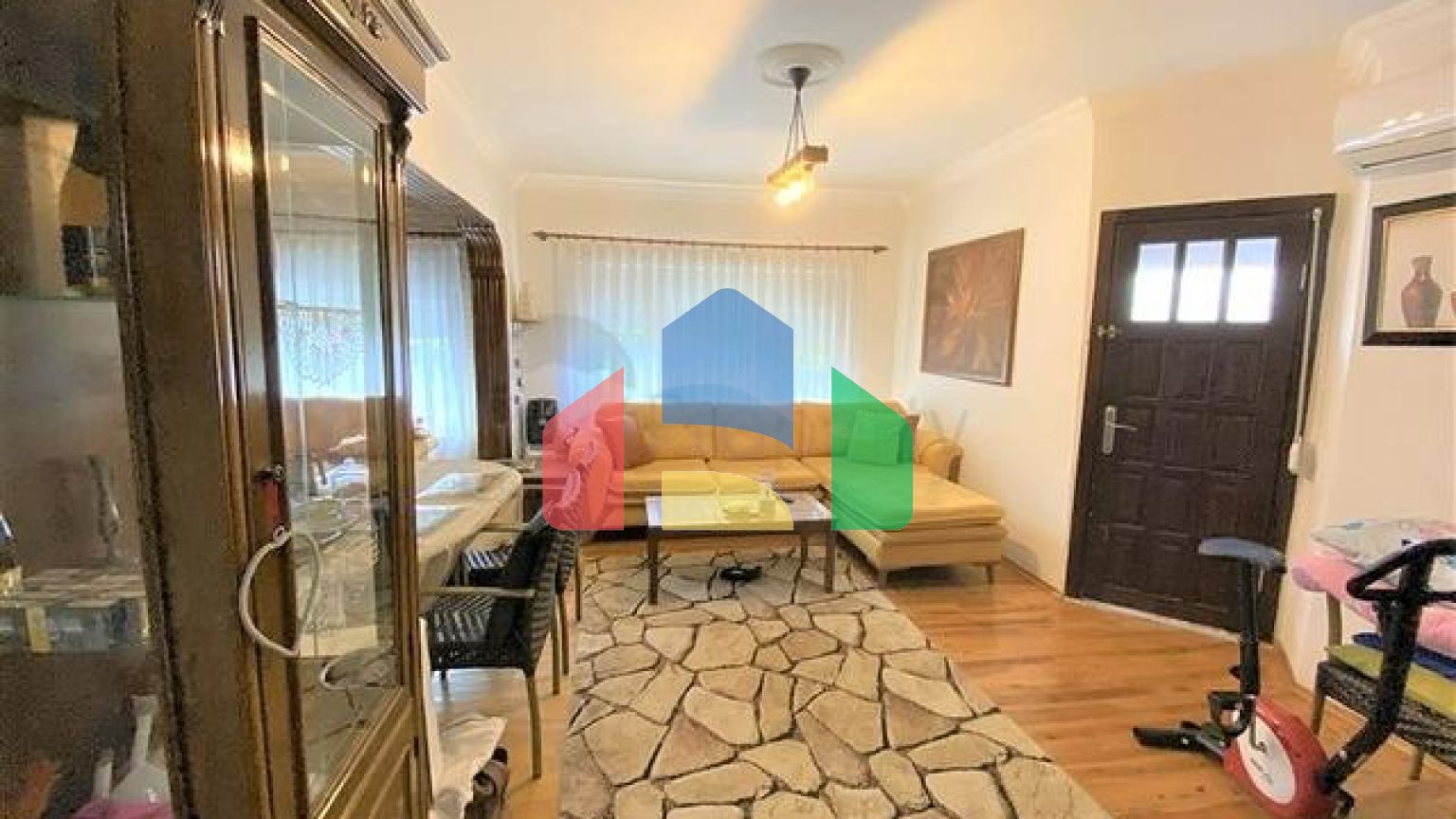 Вілла 6 + 2 з басейном в районі Конакли