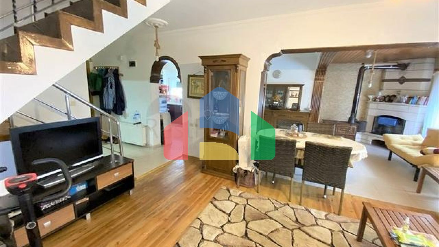 Вілла 6 + 2 з басейном в районі Конакли