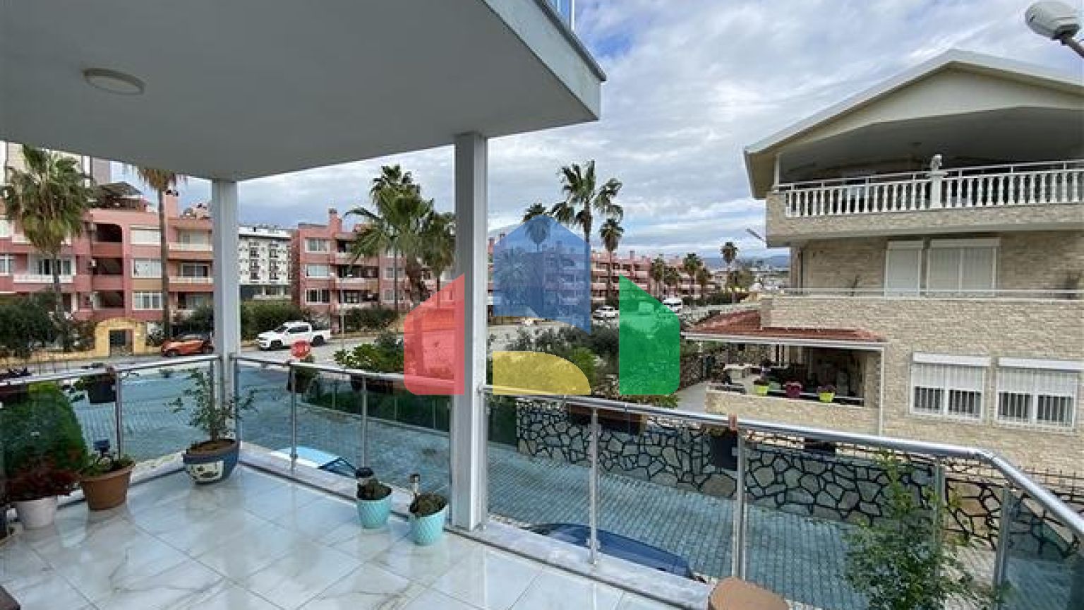 Вілла 6 + 2 з басейном в районі Конакли