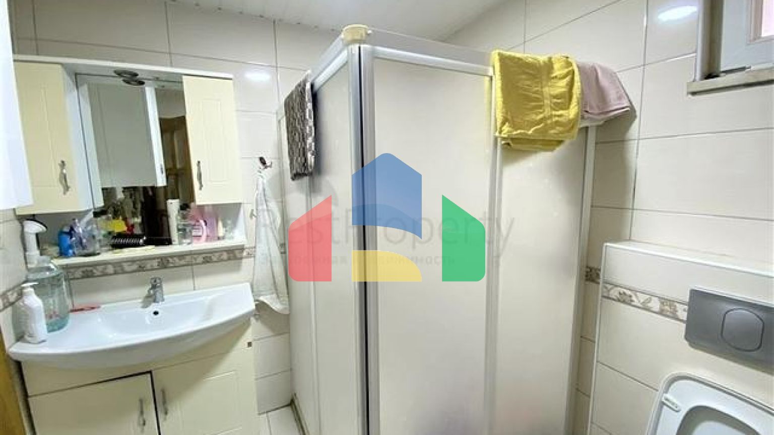 Вілла 6 + 2 з басейном в районі Конакли