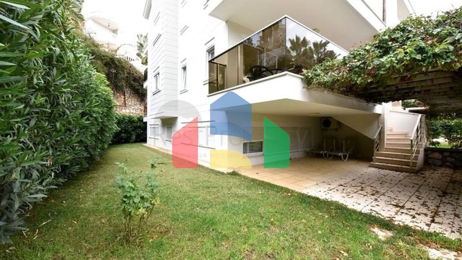 Дуплекс с выходом в сад в комплексе класса люкс