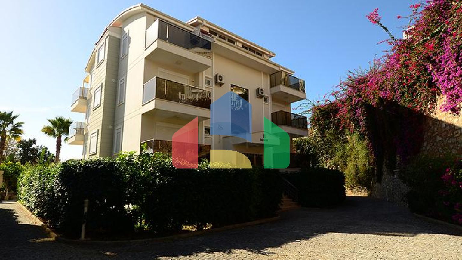 Дуплекс с выходом в сад в комплексе класса люкс