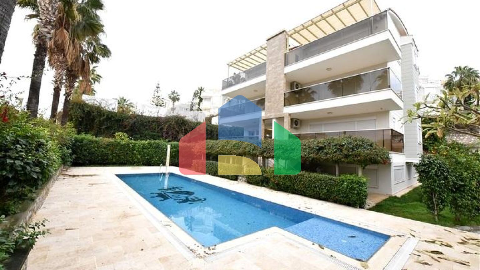 Дуплекс с выходом в сад в комплексе класса люкс