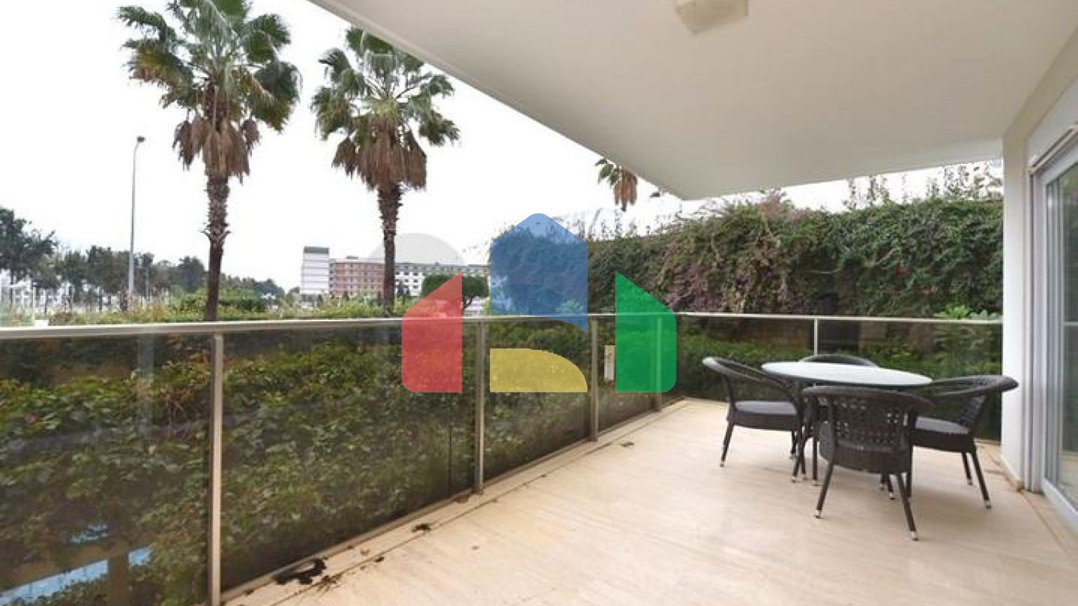 Дуплекс с выходом в сад в комплексе класса люкс