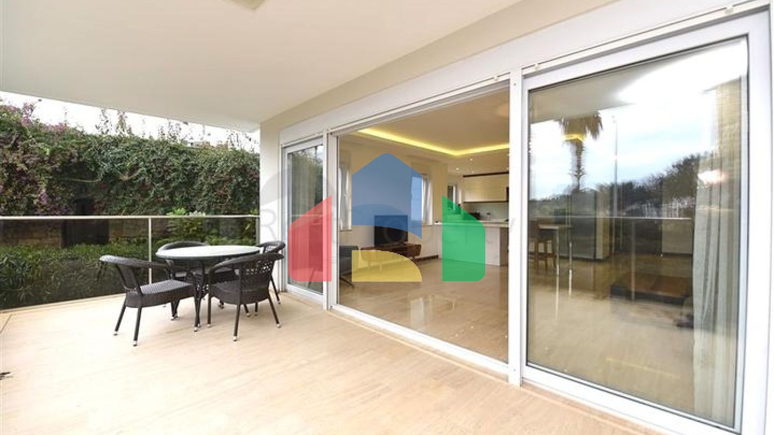 Дуплекс с выходом в сад в комплексе класса люкс