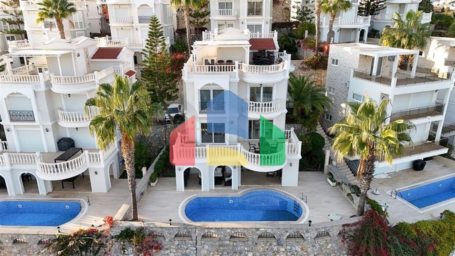 Вілла з просторою терасою в зеленій частині району Конакли