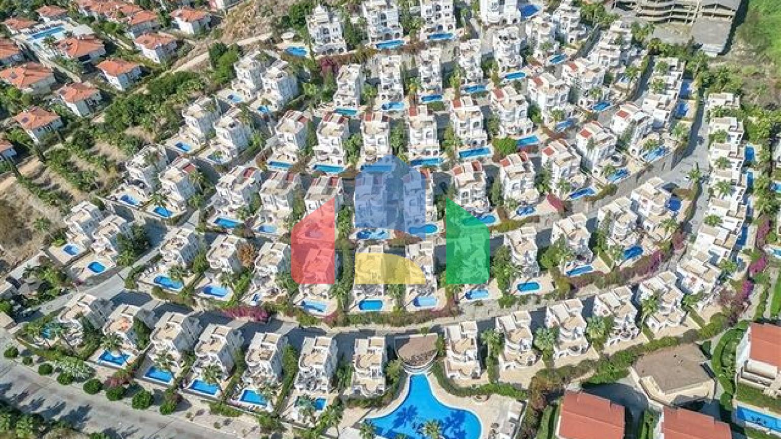 Вілла з просторою терасою в зеленій частині району Конакли