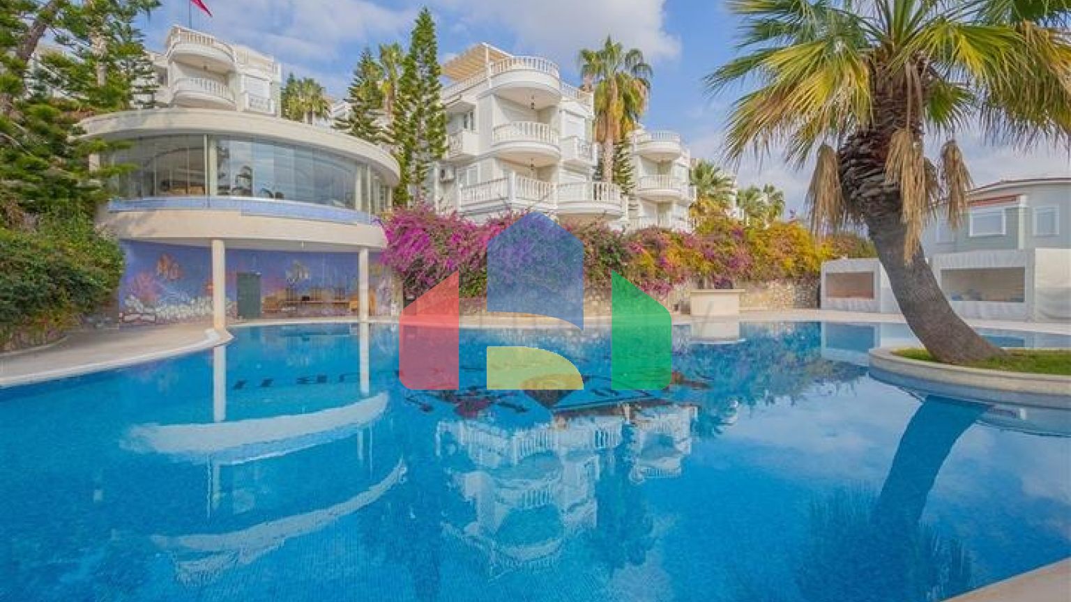 Вілла з просторою терасою в зеленій частині району Конакли