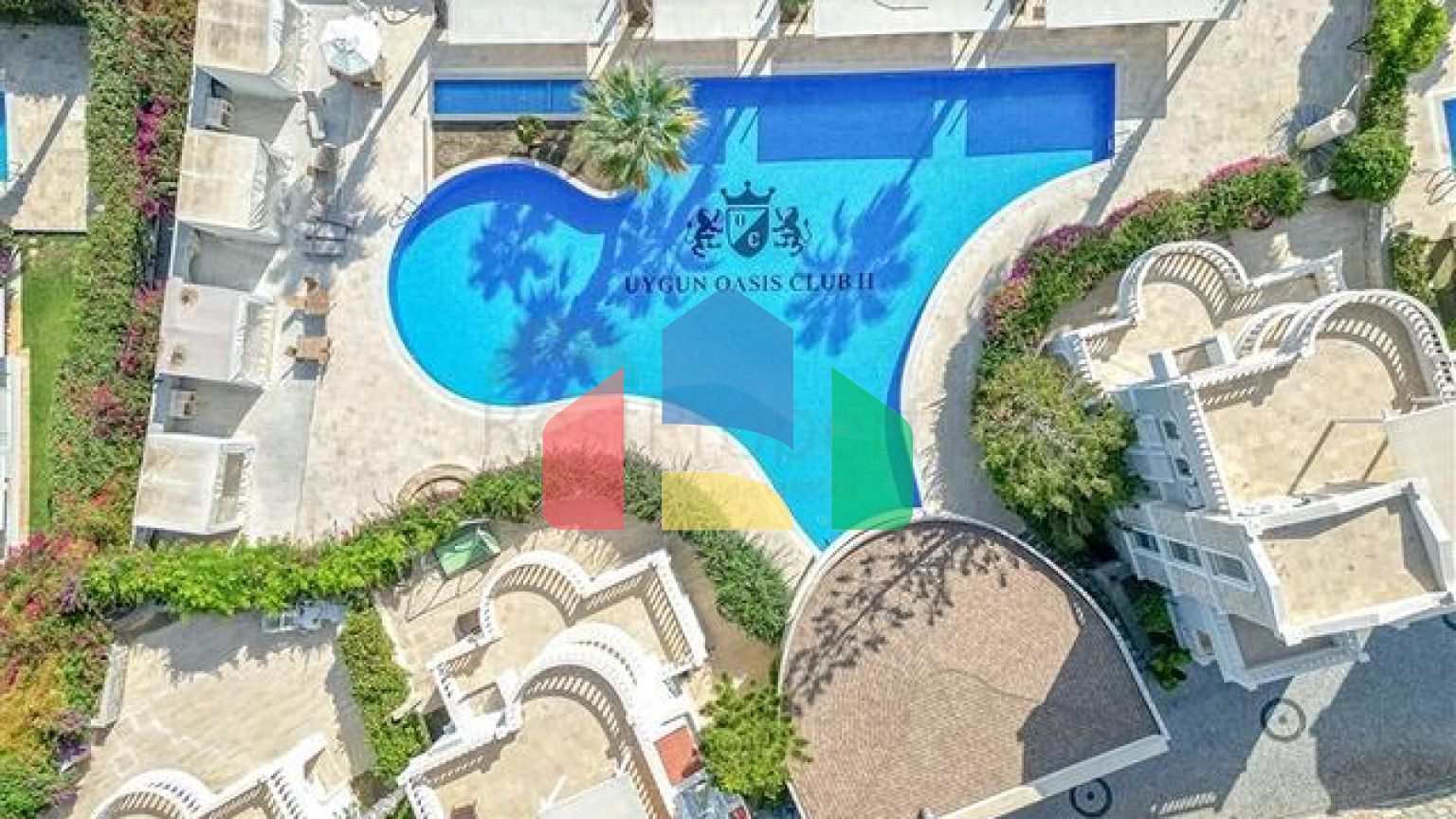 Вілла з просторою терасою в зеленій частині району Конакли