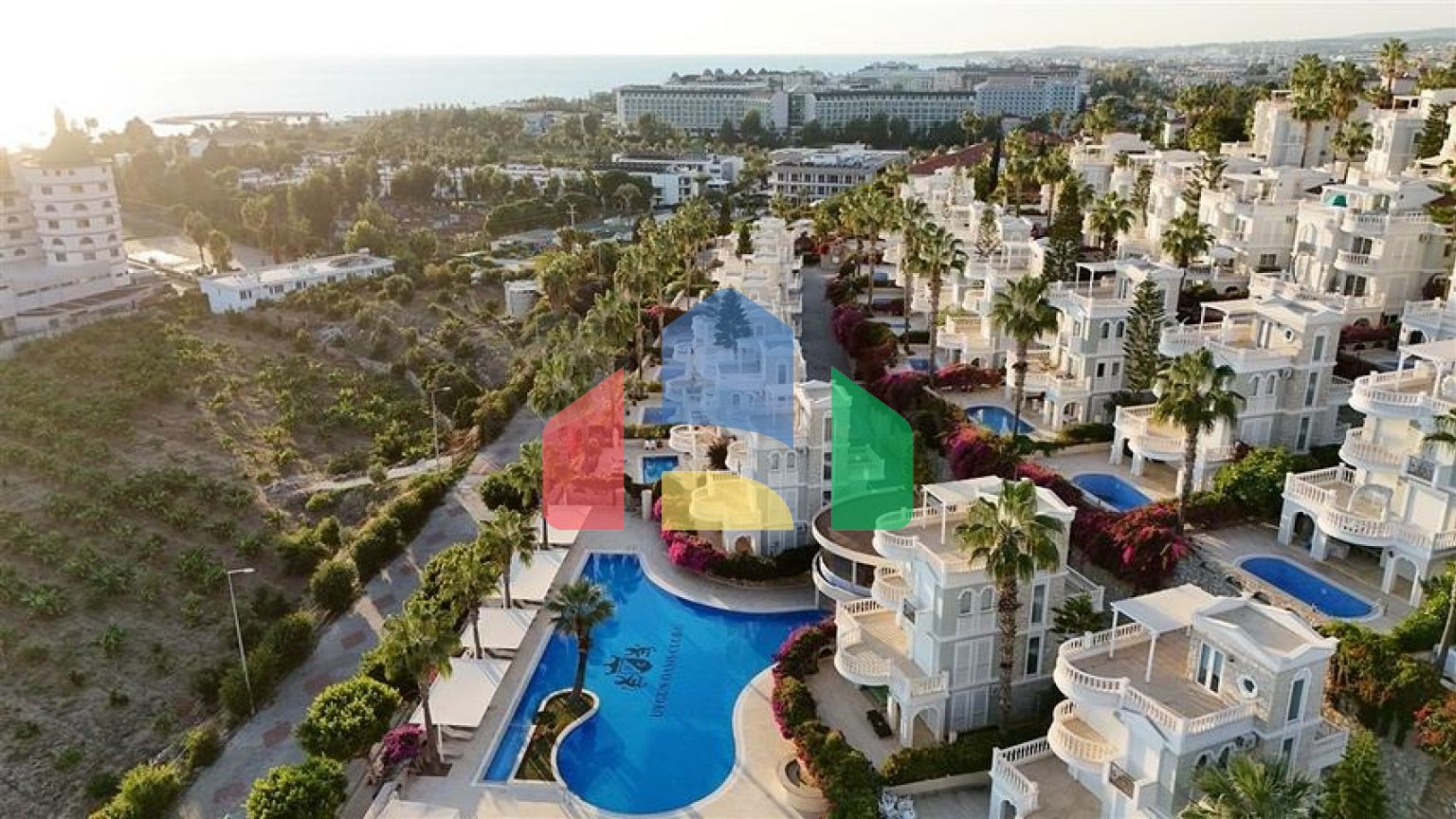 Вілла з просторою терасою в зеленій частині району Конакли