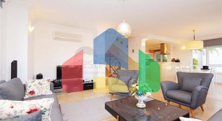 Вілла з просторою терасою в зеленій частині району Конакли