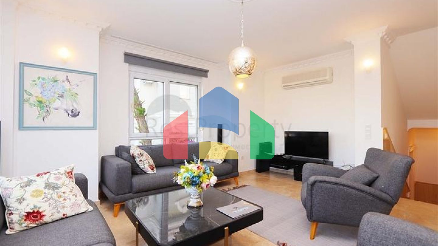 Вілла з просторою терасою в зеленій частині району Конакли