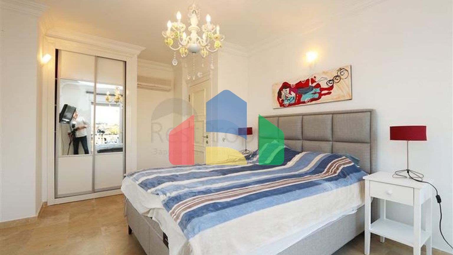 Вілла з просторою терасою в зеленій частині району Конакли