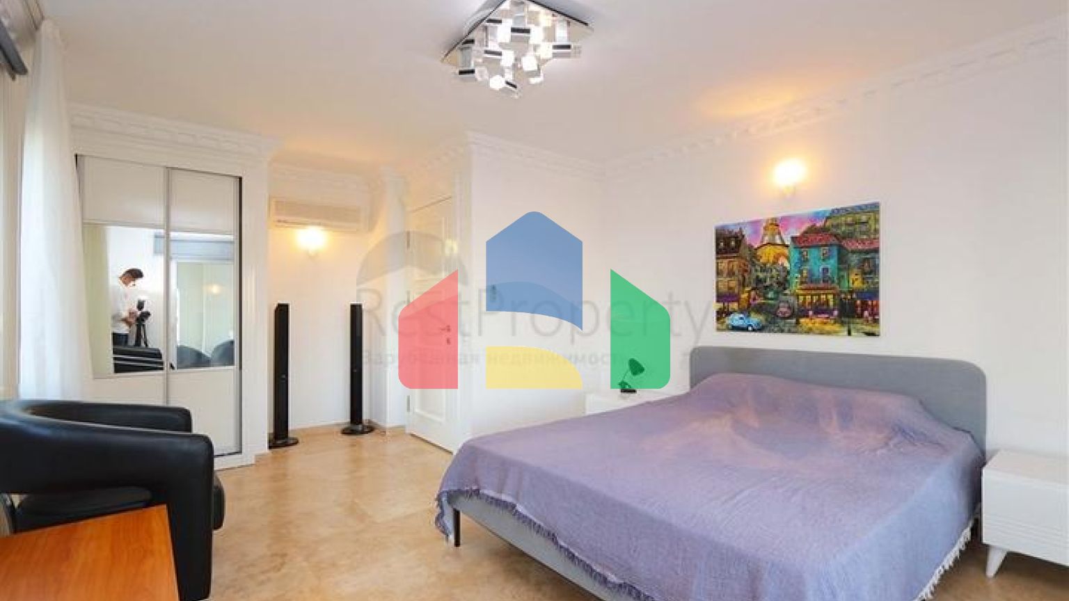 Вілла з просторою терасою в зеленій частині району Конакли