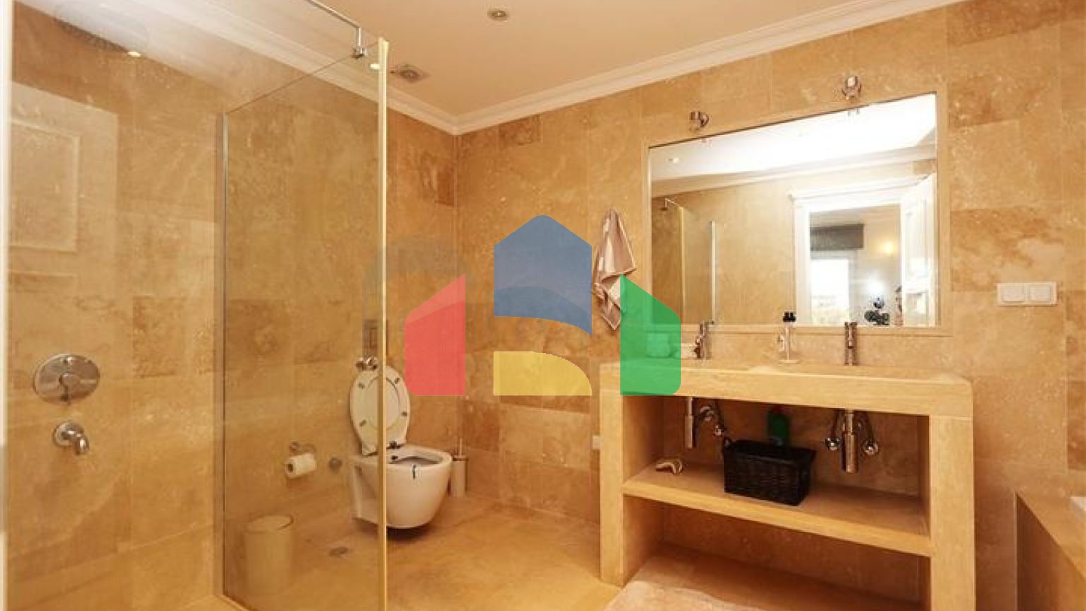 Вілла з просторою терасою в зеленій частині району Конакли