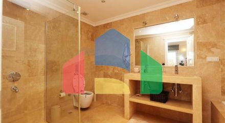 Вілла з просторою терасою в зеленій частині району Конакли