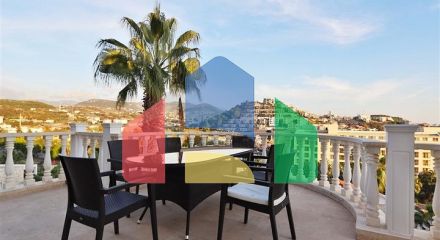 Вілла з просторою терасою в зеленій частині району Конакли