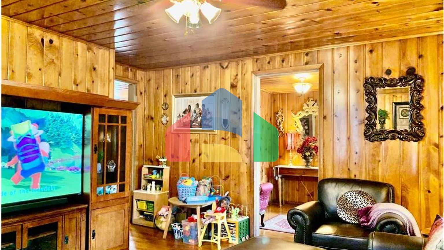 Residential - Single Family Home - Jacksonville, Illinois, United States - United States