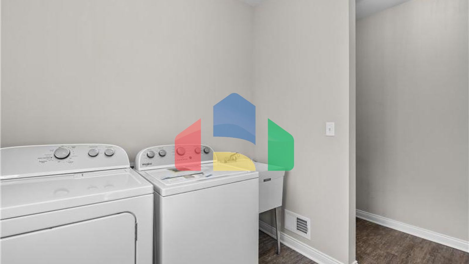 Residential - Single Family Home - Newport, United States - United States