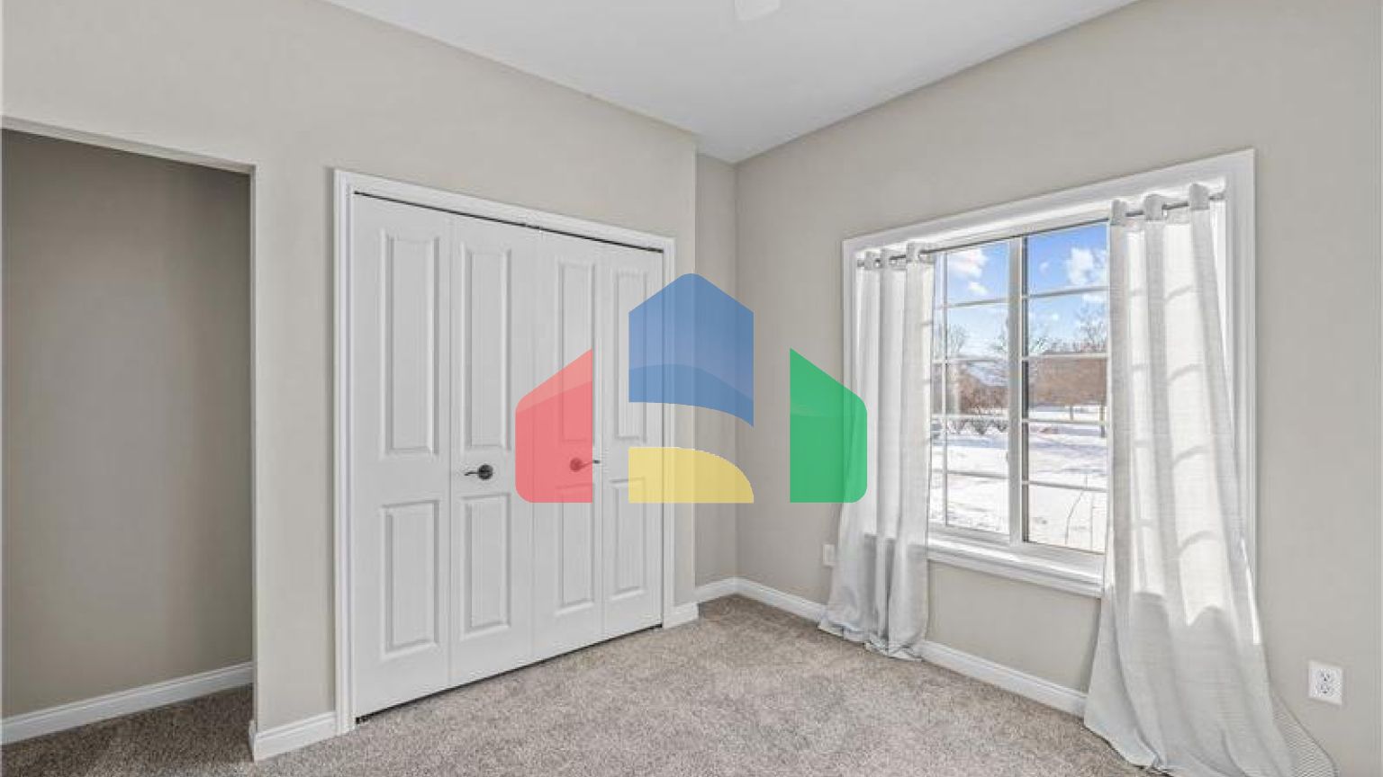 Residential - Single Family Home - Newport, United States - United States