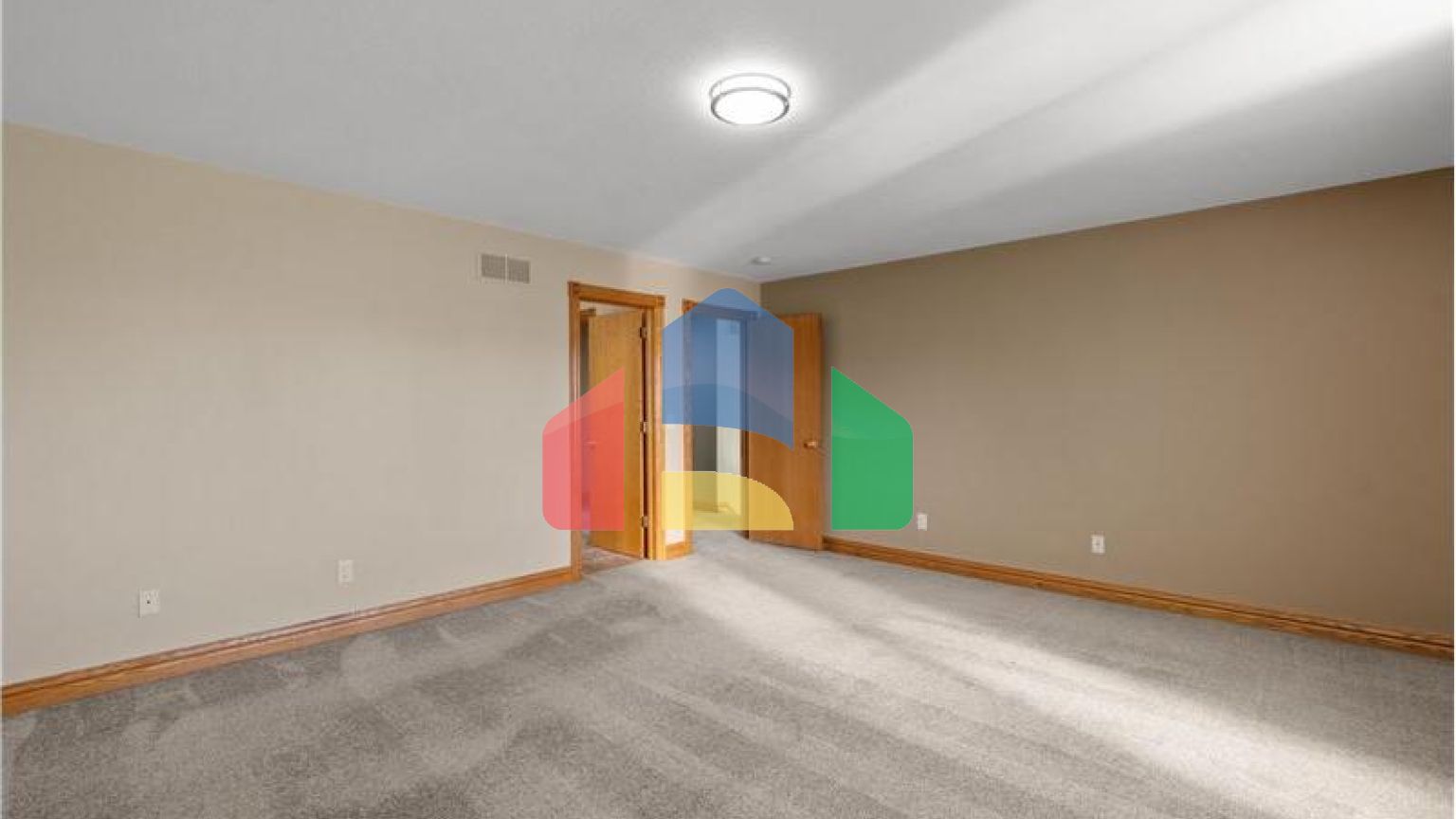 Residential - Single Family Home - Newport, United States - United States