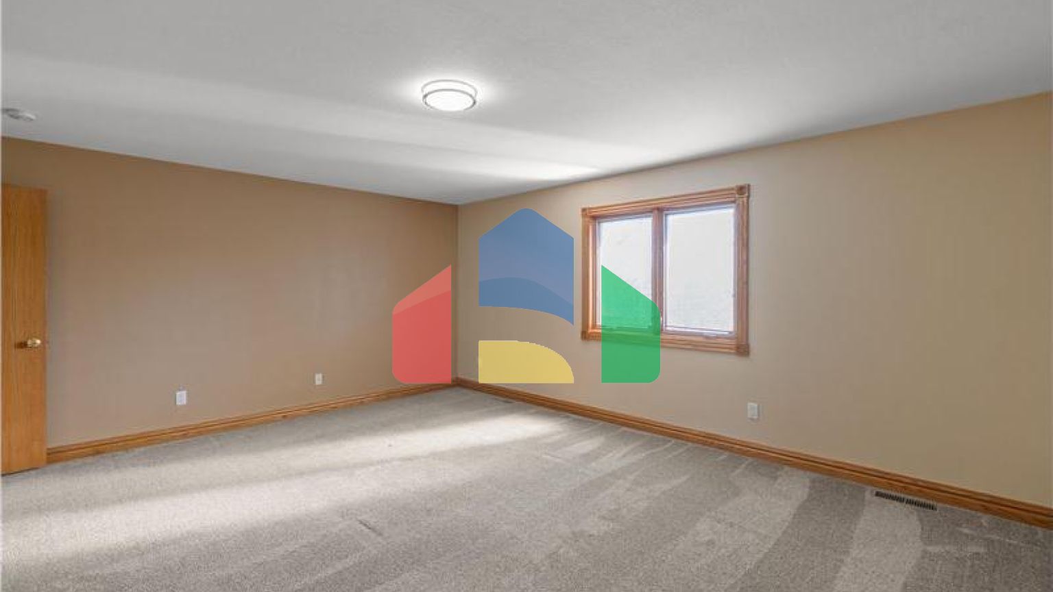 Residential - Single Family Home - Newport, United States - United States