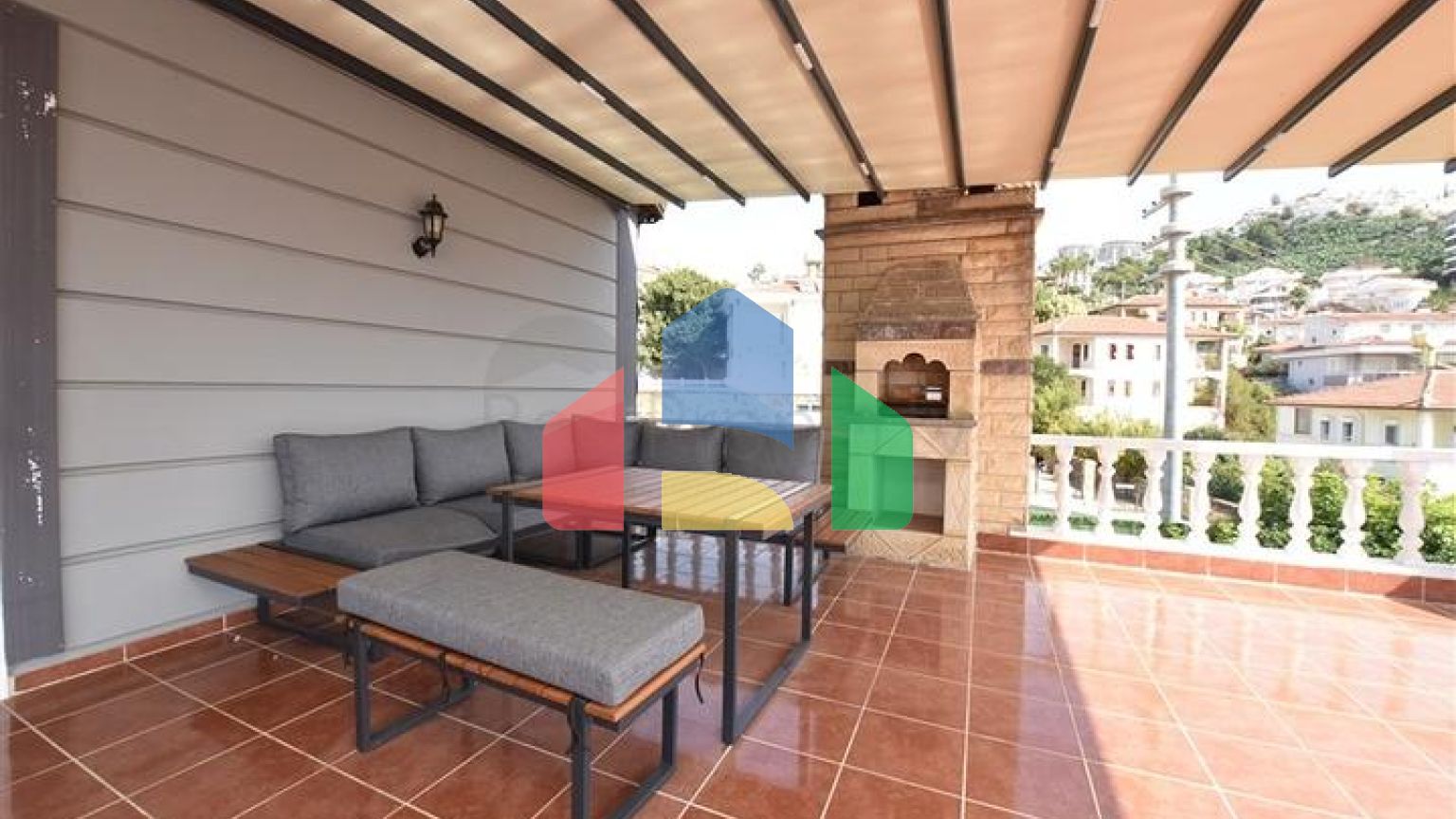 Вілла з видом на море в районі Каргиджак