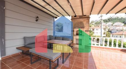 Вілла з видом на море в районі Каргиджак