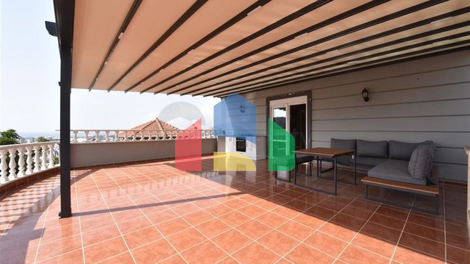 Вілла з видом на море в районі Каргиджак