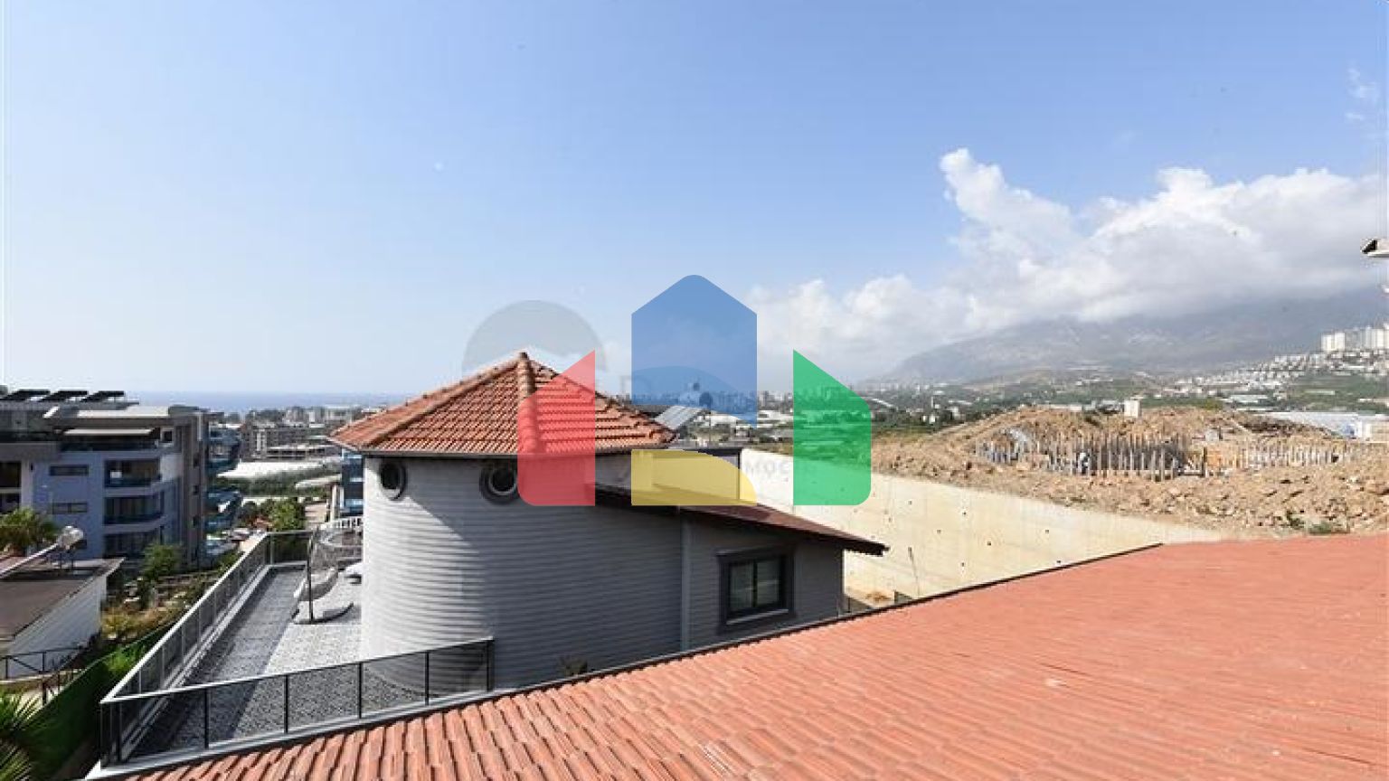 Вілла з видом на море в районі Каргиджак