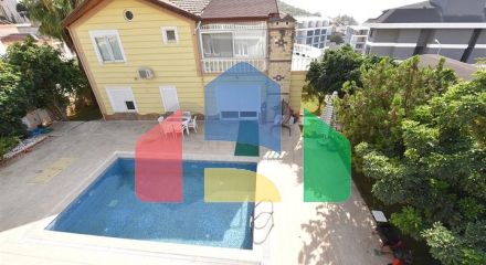 Вілла з видом на море в районі Каргиджак