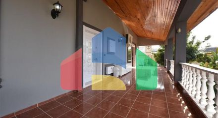 Вілла з видом на море в районі Каргиджак