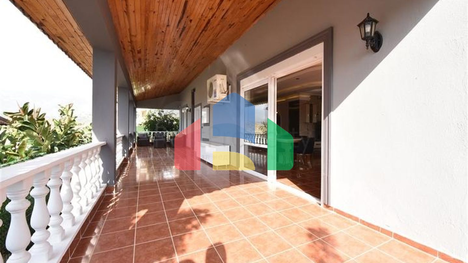 Вілла з видом на море в районі Каргиджак