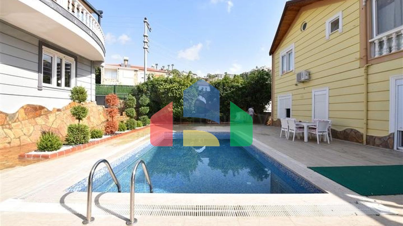 Вілла з видом на море в районі Каргиджак