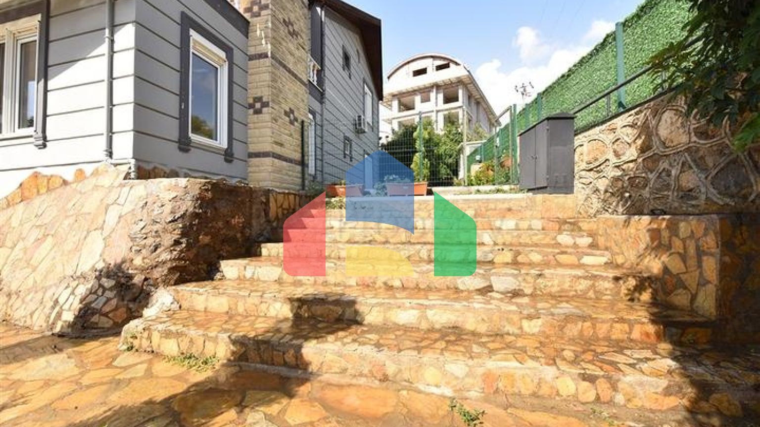 Вілла з видом на море в районі Каргиджак