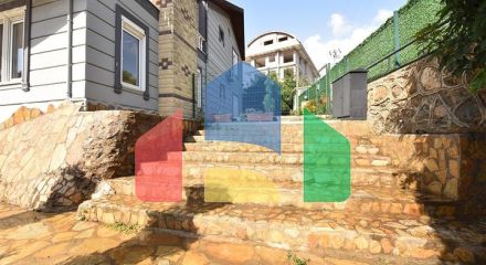 Вілла з видом на море в районі Каргиджак