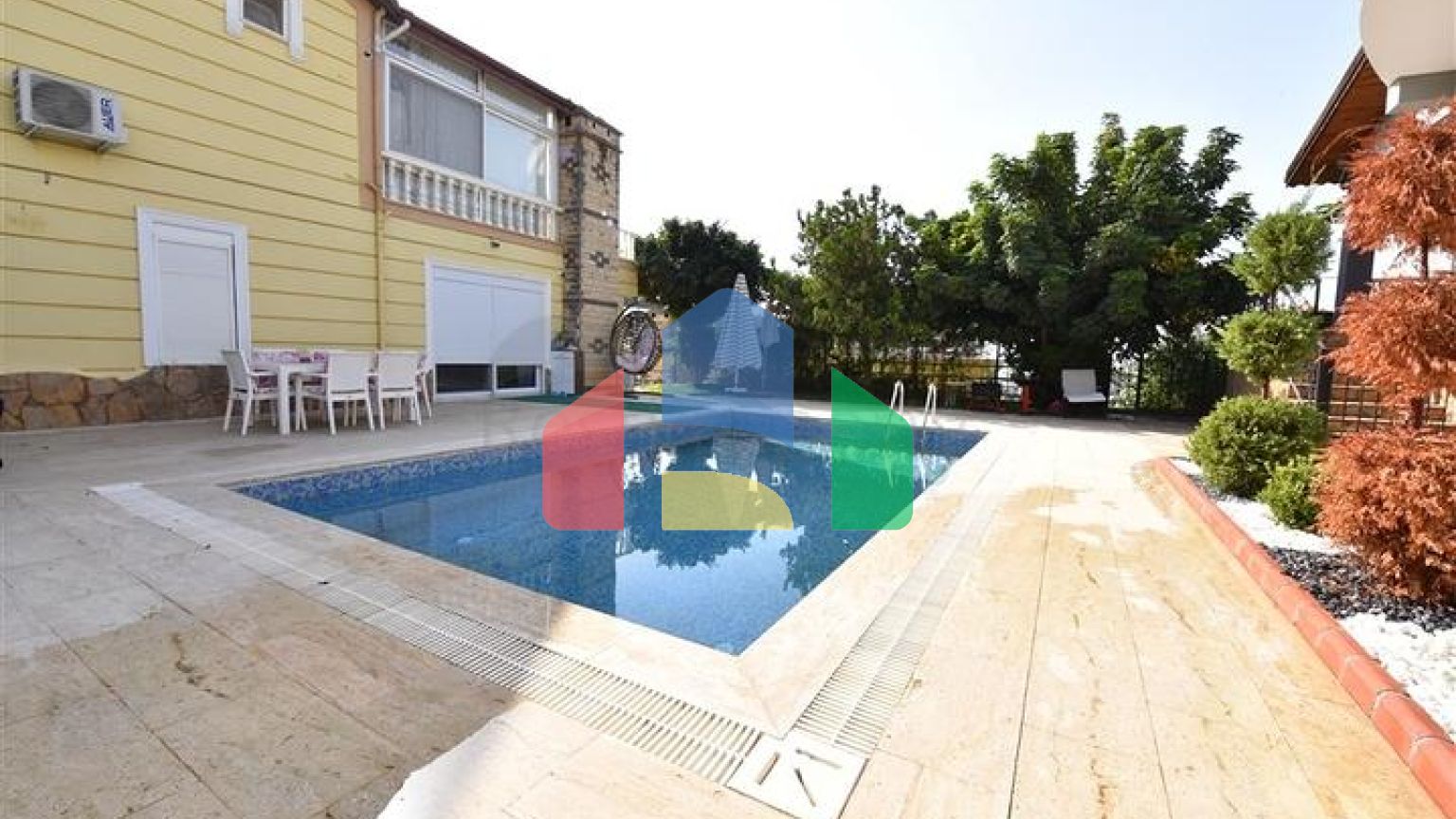 Вілла з видом на море в районі Каргиджак