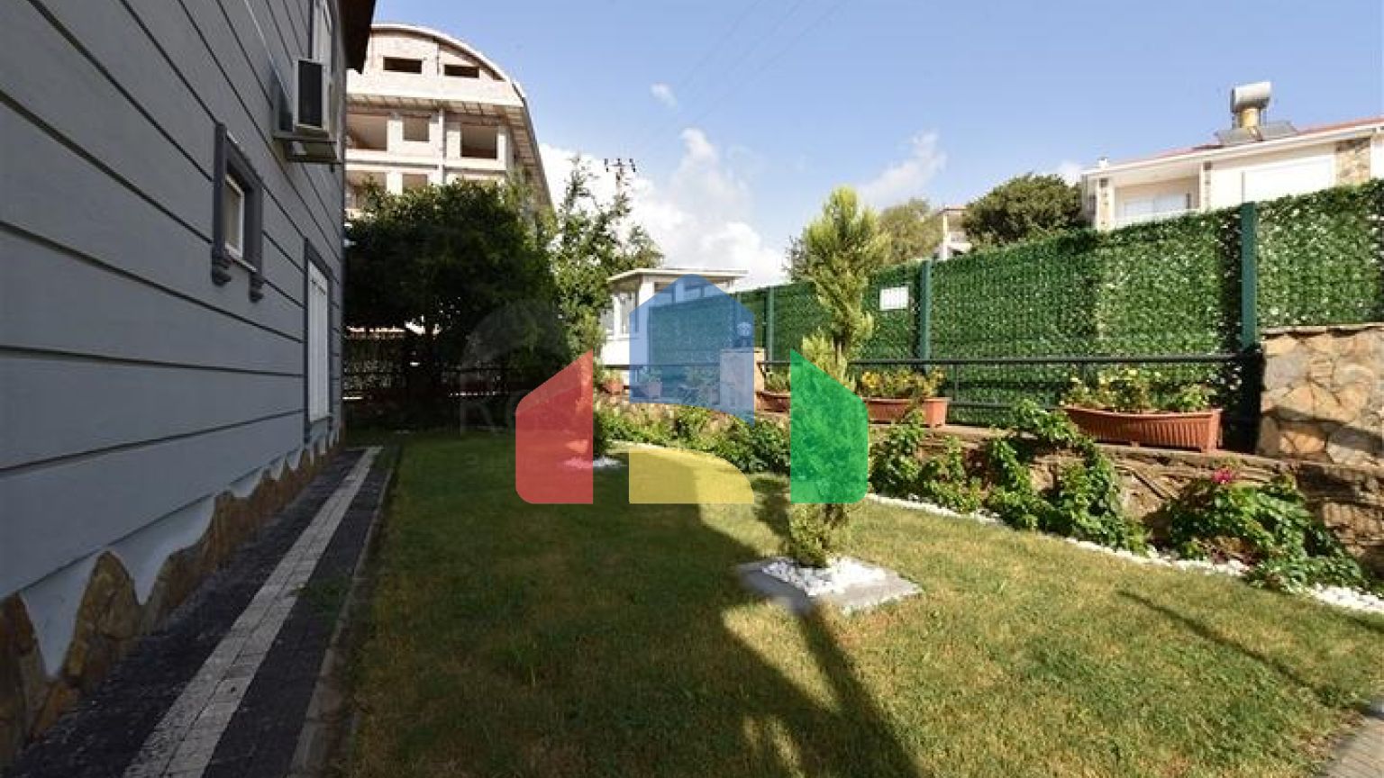 Вілла з видом на море в районі Каргиджак