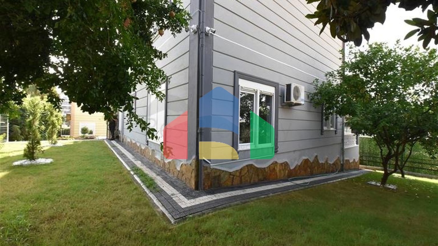 Вілла з видом на море в районі Каргиджак