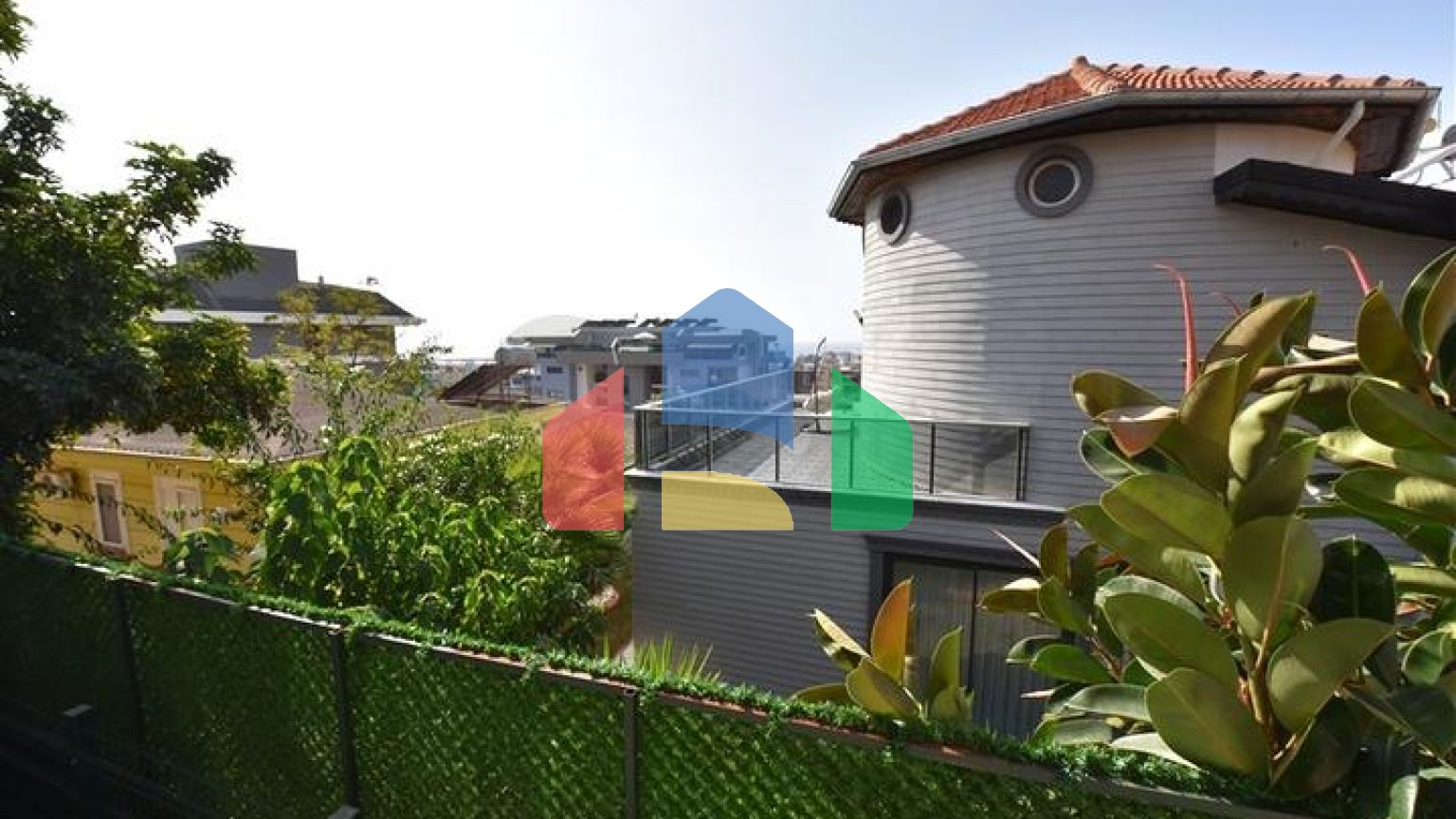 Вілла з видом на море в районі Каргиджак