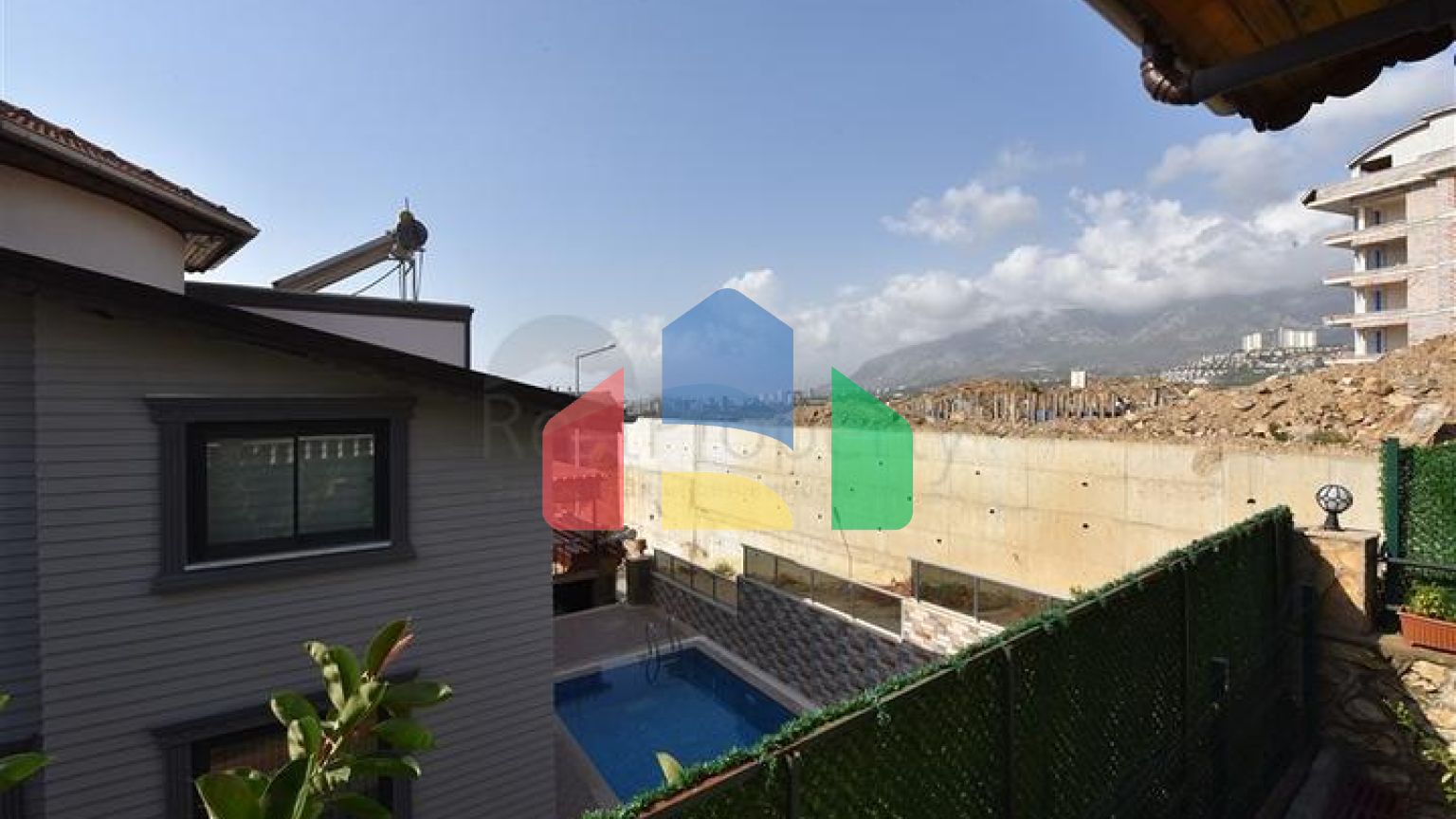 Вілла з видом на море в районі Каргиджак