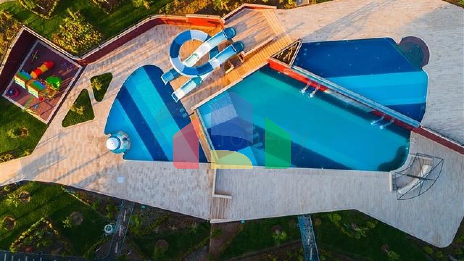 Пентхаус 3 + 1 зі своїм басейном на даху в районі Каргиджак