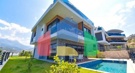 4+1 villa with modern design in the picturesque Kargicak area
