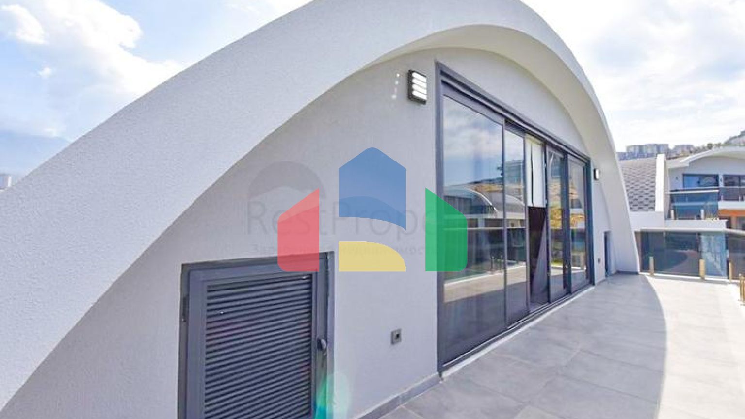 Вилла 4+1 с современным дизайном в живописном районе Каргыджак