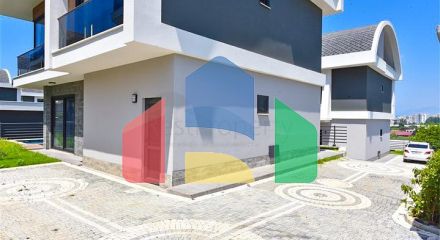 Вилла 4+1 с современным дизайном в живописном районе Каргыджак